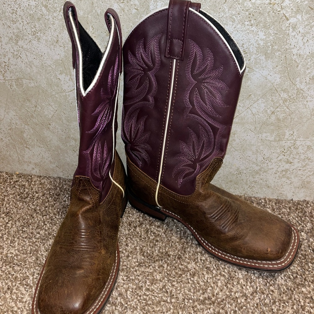 Laredo purple woman’s boots size 6.5